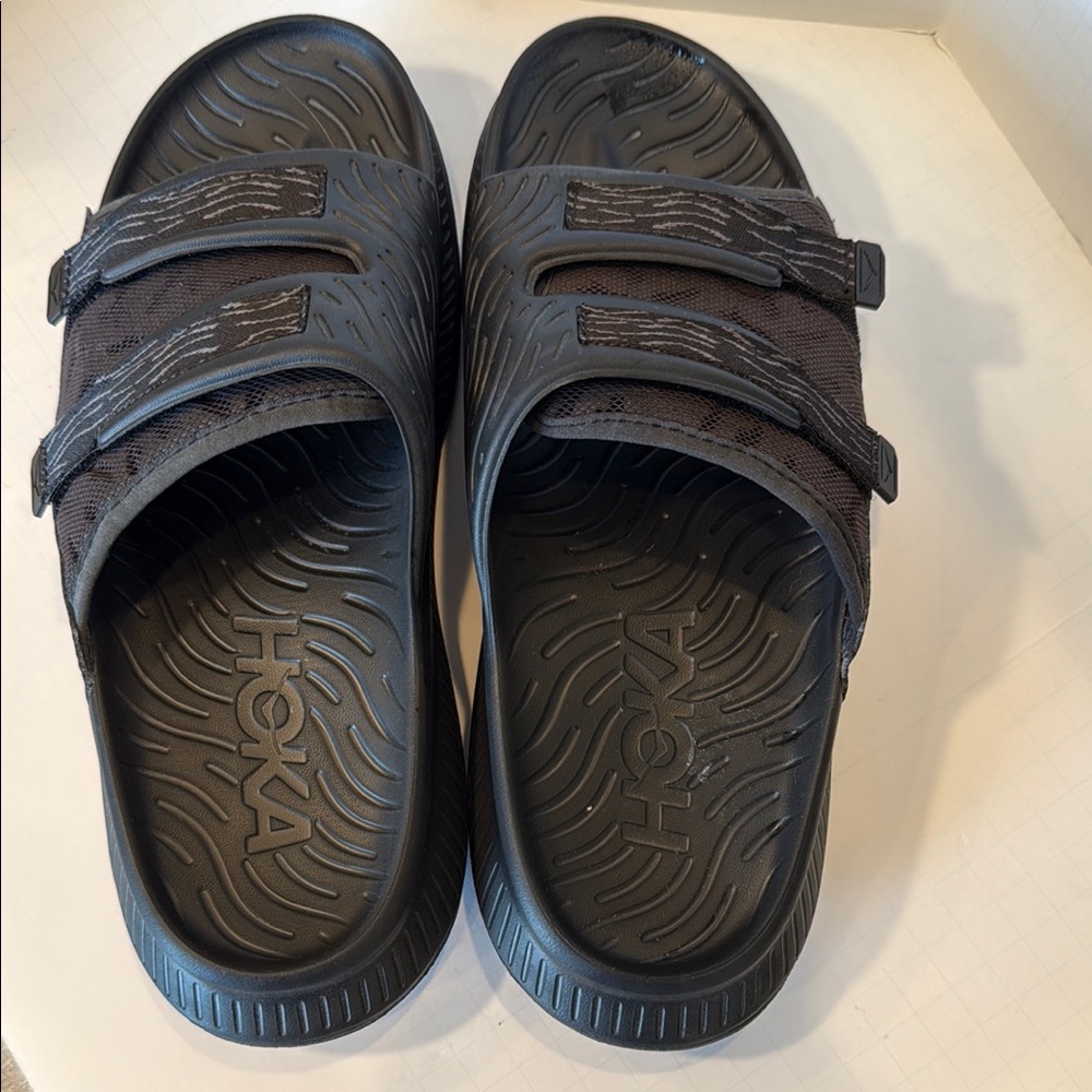 Hoka One Ora Luxe Black Recovery Slide (M8 W10)